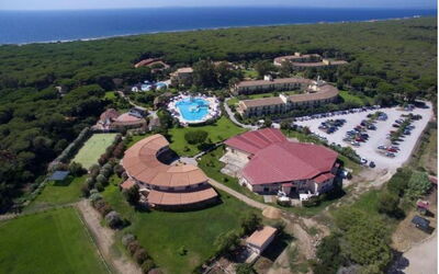 Nature & Country Resort Near The sea: Zwembad, Toevlucht, Vogelperspectief, Badplaats, Luchtfotografie, Hotel, Thermae, Badplaats, Vakantie