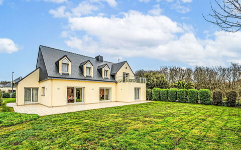 Guidel 606: Huis, Huis, Woongebied, Struik, Dak, Landgoed, Verblijf, Land Lot, Boerderij, Tuin