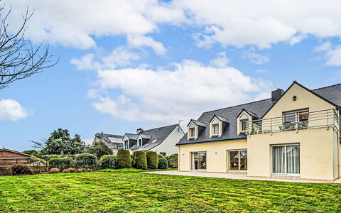 Guidel 606: Huis, Woongebied, Huis, Struik, Dak, Landgoed, Land Lot, Verblijf, Tuin, Boerderij