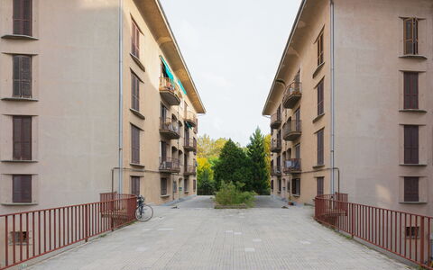 Lory House: Gebouw, Muur, Venster, Woongebied, Appartement, Facade, Stad, Buurt, Architectuur, Stedelijk Ontwerp