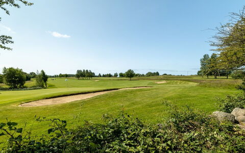 Erlinda - 600M from the Sea: Landgoed, Schaduw, Oprit, Boerderij