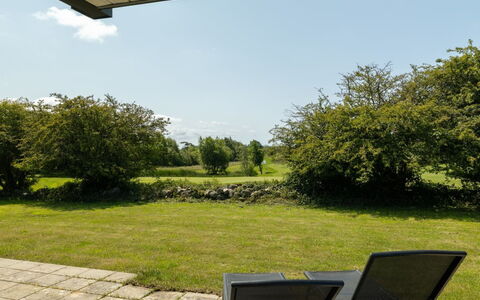 Erlinda - 600M from the Sea: Landgoed, Schaduw, Oprit, Boerderij
