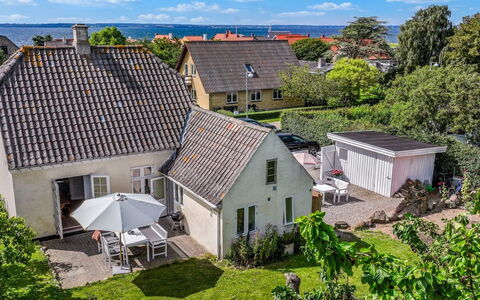 Karoliina - 125M from the Sea: Dak, Huis, Huis, Verblijf, Siding, Landgoed, Oprit, Garden Gebouwen, Werf, Schuur