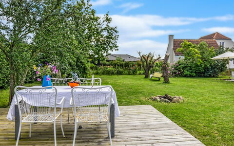 Karoliina - 125M from the Sea: Dak, Huis, Huis, Verblijf, Siding, Landgoed, Oprit, Garden Gebouwen, Werf, Schuur