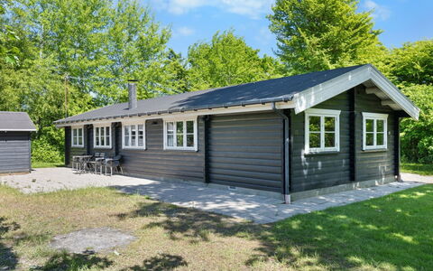 Doris - 150M from the Sea: Dak, Huis, Huis, Verblijf, Siding, Landgoed, Oprit, Garden Gebouwen, Werf, Schuur