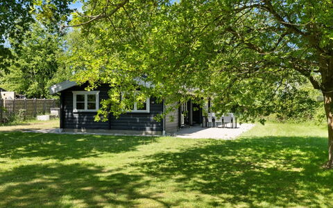Doris - 150M from the Sea: Dak, Huis, Huis, Verblijf, Siding, Landgoed, Oprit, Garden Gebouwen, Werf, Schuur