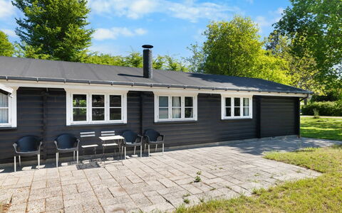 Doris - 150M from the Sea: Dak, Huis, Huis, Verblijf, Siding, Landgoed, Oprit, Garden Gebouwen, Werf, Schuur