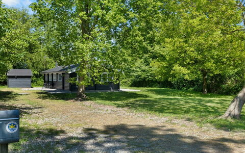 Doris - 150M from the Sea: Dak, Huis, Huis, Verblijf, Siding, Landgoed, Oprit, Garden Gebouwen, Werf, Schuur