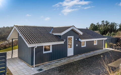 Gorjana - 500M from the Sea: Meubilair, Buitenmeubels, Tableware, Tafel, Drinkware, Stoel, Buitentafel, Voedsel, Fles