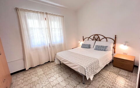Itaca: Bed, Meubilair, Verdieping, Slaapkamer, Flooring, Interieur Ontwerp, Laken, Bedding, Hout, Plafond