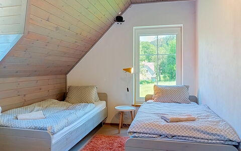 Dolní Lysečiny: Slaapkamer, Flooring, Hout, Verdieping, Bed, Interieur Ontwerp, Plafond, Meubilair, Laken, Bedding
