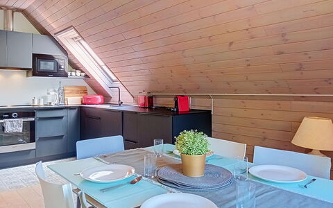 Dolní Lysečiny: Flooring, Hout, Interieur Ontwerp, Meubilair, Verdieping, Plafond, Verlichting, Keuken, Zolder, Kamer