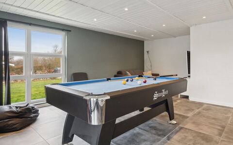 Akira - 250M from the Sea: Dak, Huis, Huis, Verblijf, Deur, Siding, Dek, Veranda, Plank, Hardwood
