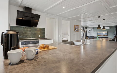 Akira - 250M from the Sea: Dak, Huis, Huis, Verblijf, Deur, Siding, Dek, Veranda, Plank, Hardwood