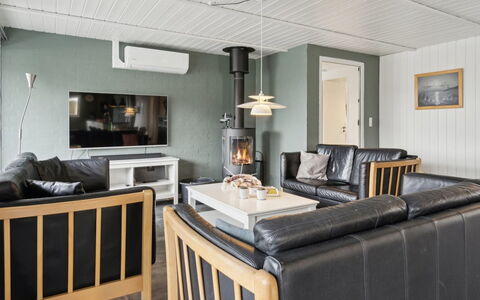 Akira - 250M from the Sea: Dak, Huis, Huis, Verblijf, Deur, Siding, Dek, Veranda, Plank, Hardwood