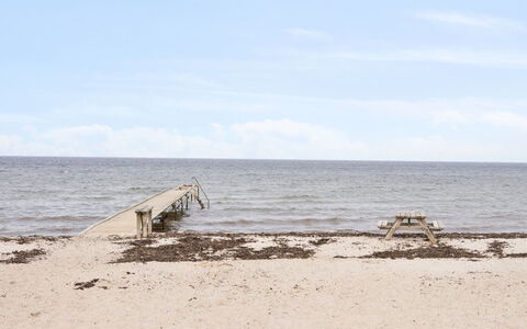 Akira - 250M from the Sea: Dak, Huis, Huis, Verblijf, Deur, Siding, Dek, Veranda, Plank, Hardwood