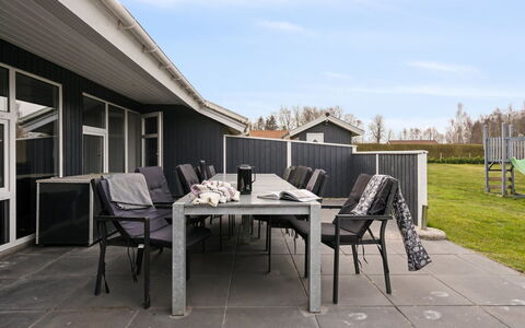 Akira - 250M from the Sea: Dak, Huis, Huis, Verblijf, Deur, Siding, Dek, Veranda, Plank, Hardwood