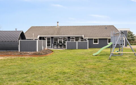 Akira - 250M from the Sea: Dak, Huis, Huis, Verblijf, Deur, Siding, Dek, Veranda, Plank, Hardwood