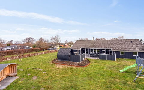 Akira - 250M from the Sea: Dak, Huis, Huis, Verblijf, Deur, Siding, Dek, Veranda, Plank, Hardwood