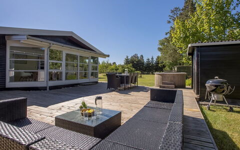 Tayana - 500M from the Sea: Meubilair, Interieur Ontwerp, Flooring, Verdieping, Plafond, Kamer, Stoel, Tafel, Appartement, Keuken En Eettafel