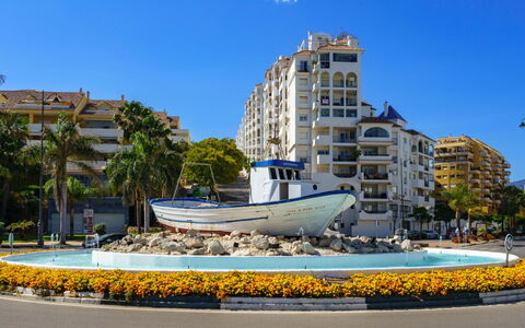 Estepona 647: Gebouw, Appartement, Stad, Buurt, Architectuur, Condominium, Woongebied, Stedelijk Ontwerp, Gemengd Gebruik