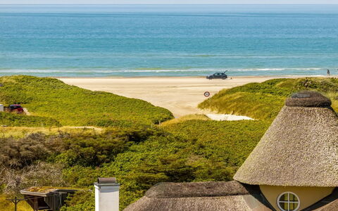 Amina - 200M from the Sea: Hout, Huis, Veranda, Dek, Hardwood, Dak, Beits, Houten Vloer, Eco Hotel