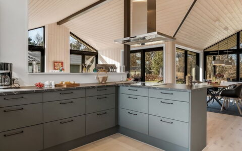 Angelie - from the Sea: Keuken, Countertop, Interieur Ontwerp, Toestel Van De Keuken, Hout, Flooring, Cabinetry, Plafond, Meubilair, Verdieping