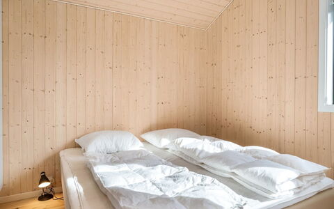 Angelie - from the Sea: Hout, Slaapkamer, Interieur Ontwerp, Verdieping, Plafond, Flooring, Bed, Laken, Kamer, Bedding
