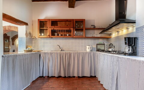 In the Heart of Chianti, Pool, Wifi, View - Lillia: Keuken, Interieur Ontwerp, Countertop, Flooring, Major Appliance, Toestel Van De Keuken, Verlichting, Meubilair, Cabinetry, Plafond