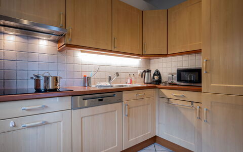 Dendron: Toestel Van De Keuken, Keuken, Major Appliance, Cabinetry, Countertop, Flooring, Hout, Interieur Ontwerp, Huishoudapparatuur, Fornuis