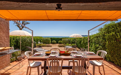 Sainte Maxime 194: Meubilair, Buitenmeubels, Tafel, Buitentafel, Stoel, Keuken En Eettafel, Tuin, Patio, Schaduw, Toevlucht