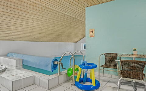 Nikolce - 300M to the Fjord: Flooring, Interieur Ontwerp, Meubilair, Verdieping, Hout, Plafond, Kamer, Verlichting, Slaapkamer, Bed