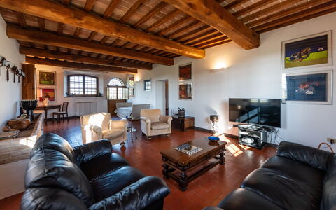 Country House In Tuscan Hills: Appartement, Huis, Meubilair, Houten Vloer, Villa, Bankstel, Hotel, Woonkamer, Daylighting