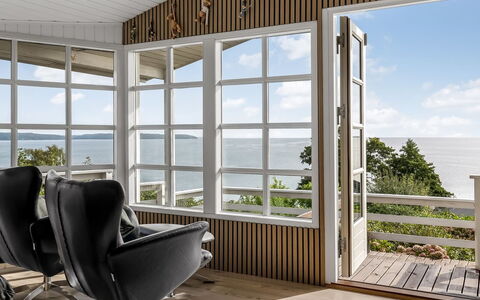 Gesine - 50M to the Fjord: Meubilair, Interieur Ontwerp, Hout, Flooring, Verdieping, Plafond, Houten Vloer, Woonkamer, Kamer, Stoel