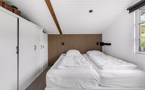 Gesine - 50M to the Fjord: Hout, Interieur Ontwerp, Verdieping, Plafond, Flooring, Slaapkamer, Bed, Bed Frame, Bedding, Beits