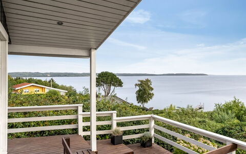 Gesine - 50M to the Fjord: Hout, Veranda, Dek, Balkon, Hardwood, Verblijf, Schaduw, Plank, Leuning, Beits
