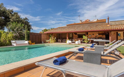 Top Villa Chantal Airco: Zwembad, Architectuur, Toevlucht, Hacienda, Buitenmeubels, Eco Hotel, Landgoed, Villa, Schaduw, Stoel