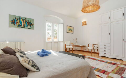 Top Villa Chantal Airco: Meubilair, Interieur Ontwerp, Bed, Slaapkamer, Flooring, Verdieping, Muur, Kamer, Hout, Plafond