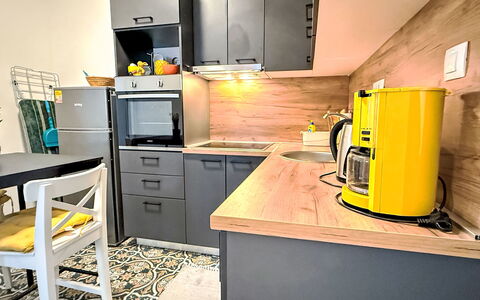 Martina: Toestel Van De Keuken, Major Appliance, Keuken, Meubilair, Interieur Ontwerp, Hout, Flooring, Huishoudapparatuur, Countertop, Cabinetry