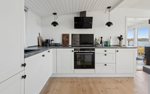 Solbritt - 30M from the Sea: Dak, Huis, Huis, Verblijf, Deur, Siding, Dek, Veranda, Plank, Hardwood