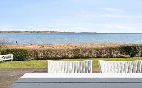 Solbritt - 30M from the Sea: Dak, Huis, Huis, Verblijf, Deur, Siding, Dek, Veranda, Plank, Hardwood