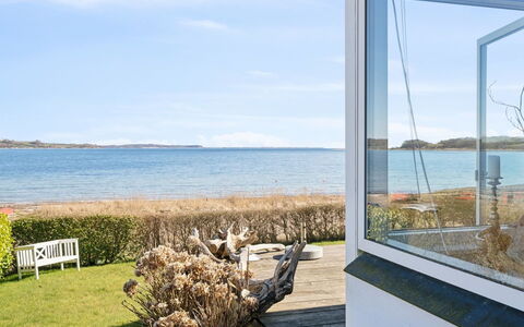 Solbritt - 30M from the Sea: Dak, Huis, Huis, Verblijf, Deur, Siding, Dek, Veranda, Plank, Hardwood