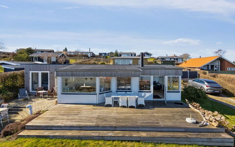 Solbritt - 30M from the Sea: Dak, Huis, Huis, Verblijf, Deur, Siding, Dek, Veranda, Plank, Hardwood
