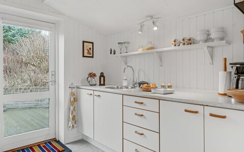 Annemone - 900M from the Sea: Keuken, Interieur Ontwerp, Flooring, Countertop, Cabinetry, Huis, Toestel Van De Keuken, Major Appliance, Plafond