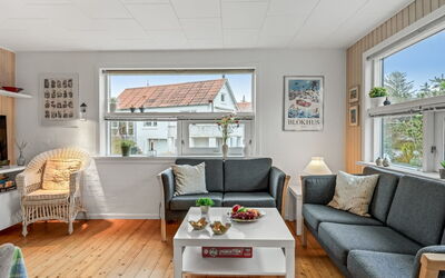 Annemone - 900M from the Sea