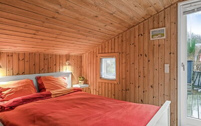 Annemone - 900M from the Sea