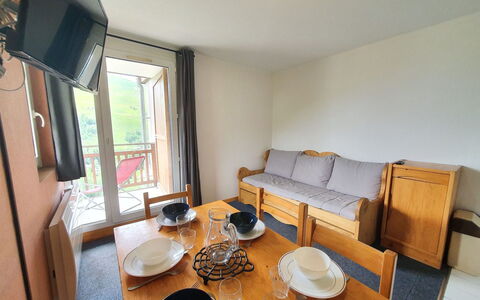 Meije 15: Appartement, Balkon, Stoel, Schaduw, Buitenmeubels, Daylighting, Aluminium