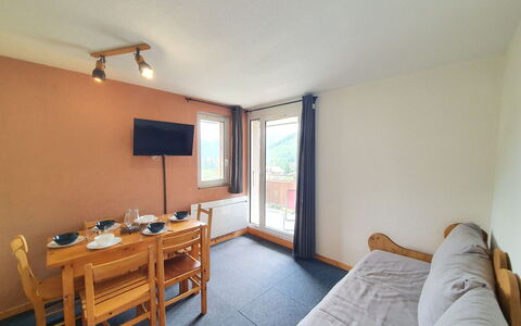 Meije 15: Appartement, Balkon, Stoel, Schaduw, Buitenmeubels, Daylighting, Aluminium