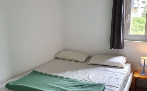 Meije 15: Appartement, Balkon, Stoel, Schaduw, Buitenmeubels, Daylighting, Aluminium