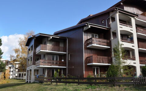 Meije 15: Appartement, Balkon, Stoel, Schaduw, Buitenmeubels, Daylighting, Aluminium